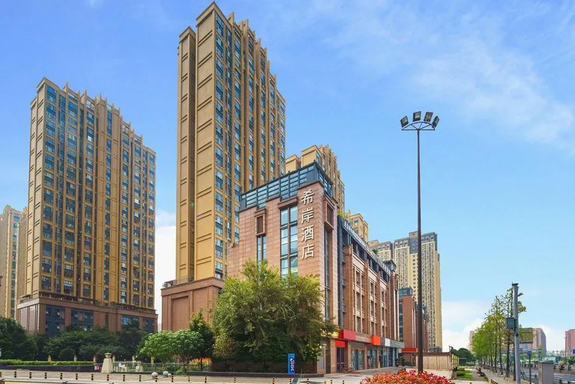 Xana Hotelle Chengdu Railway East Station West Square - Image 1