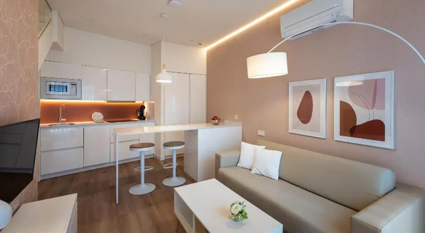 APARTAMENTOS TURISTICOS QUINTA LA PLAZA - Image 1