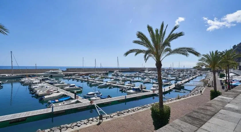 Marina Rooms - Image 1