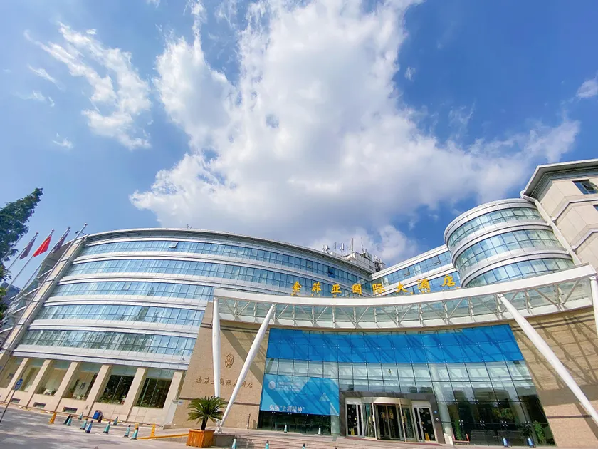 Qingdao Sophia International Hotel - Image 1