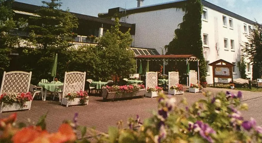 Niebuhrs Hotel - Image 1