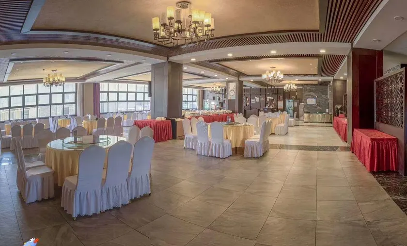 Yiqing Holiday Hotel - Image 1
