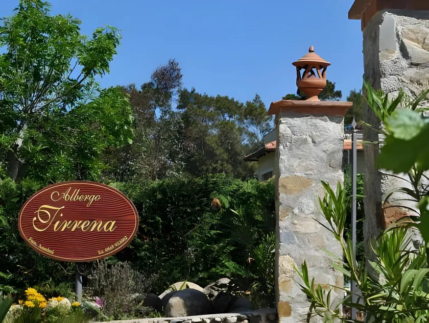 Hotel Tirrena Bike & Country Hotel - Image 1