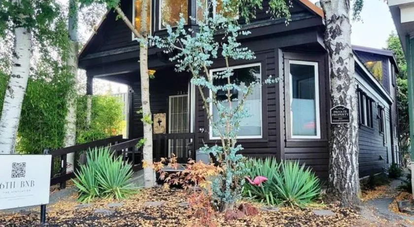 Stunning Victorian Home 6th Ave unbeatable area - Image 1