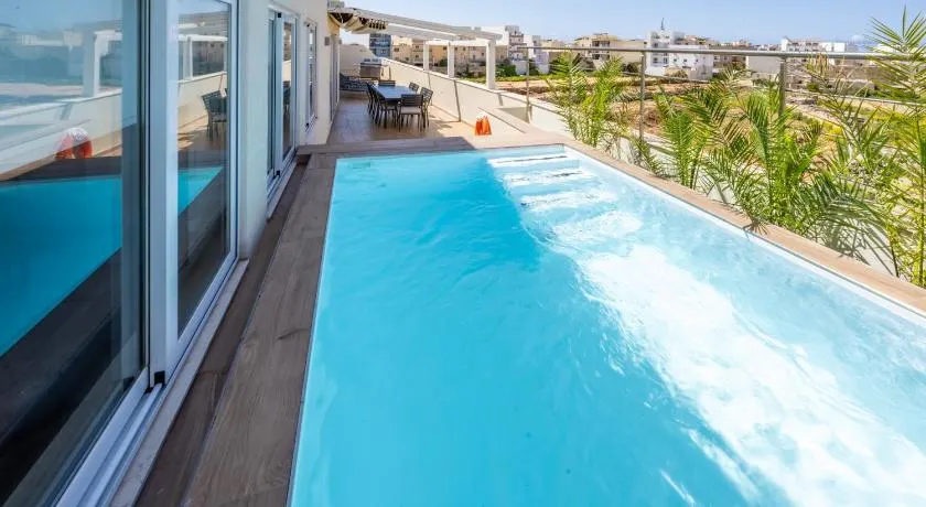 Designer Luxury Penthouse with Private Pool & BBQ - Image 1