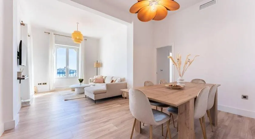 Luxury Penthouse with sea view in Soho - Image 1