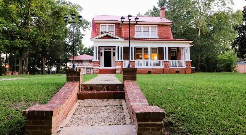 Historic House on the HillDownstairs ONLY - Image 1