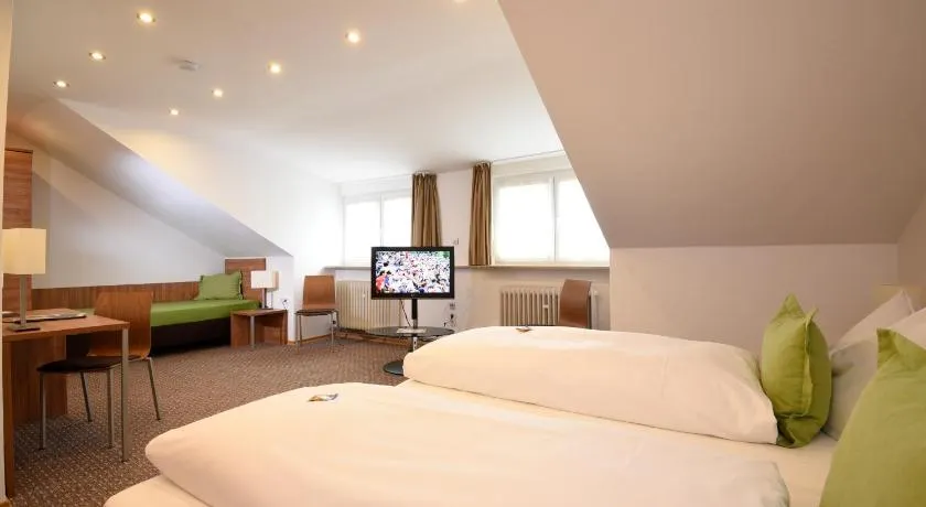 Hotel Hecht Garni - Image 1