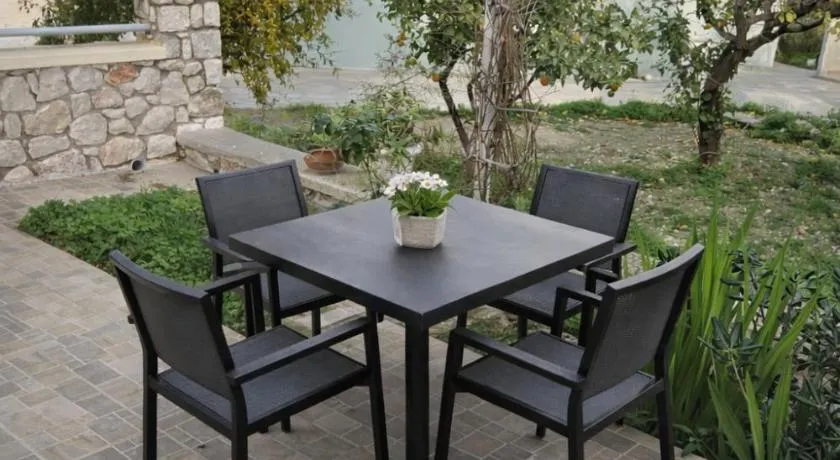 Anastasia's garden house - Image 1