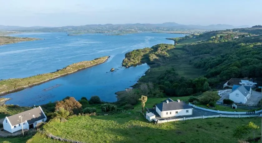 Shoreline Cottage - Image 1