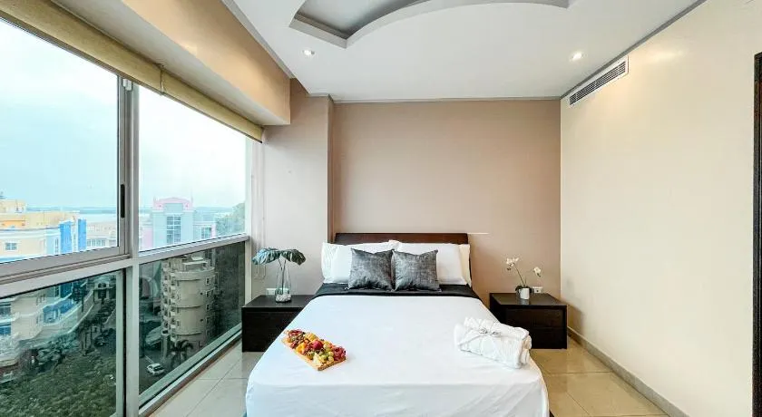 Luxury 2BR River View Apartment Pool, Gym & Jacuzzi - Image 1