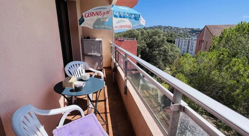 Haven of peace with balcony in Sainte-Maxime - Image 1