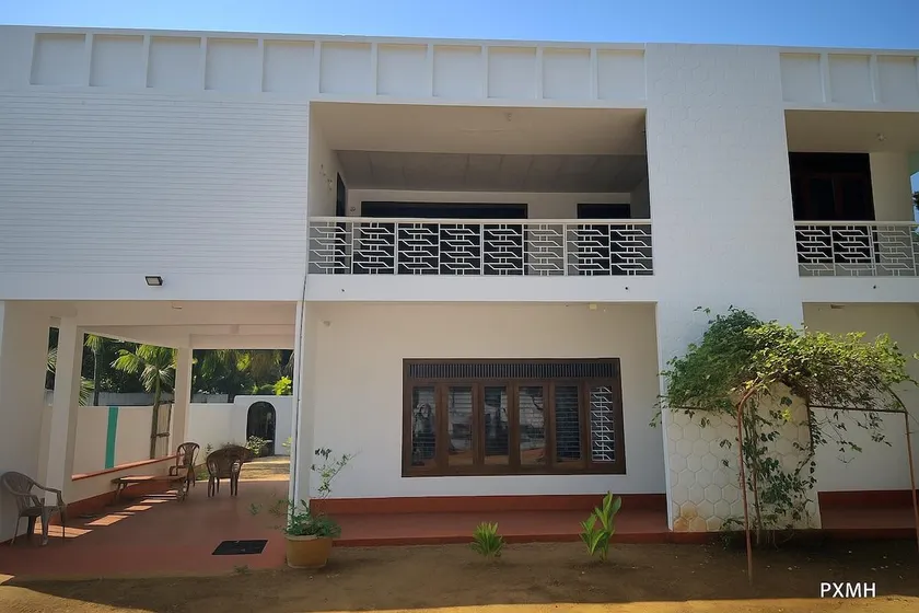 Premier Stay - Image 1