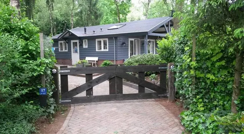 Heerlijk huis in een prachtige bosrijke omgeving. - Image 1