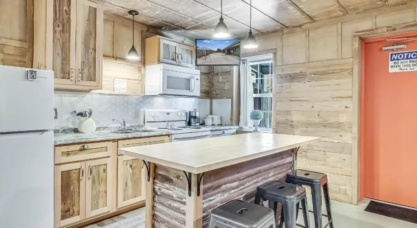 Casas Coastal Experience Cabin B - Image 1