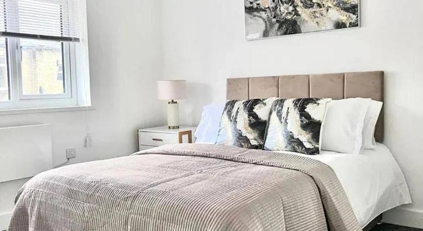 2 Bed apartment Sleeps 3 -Smart Tv -Private garden - Image 1