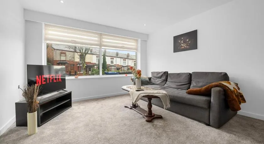 Two Bedroom House by Brookland Stays Serviced Accommodation Short Lets Middleton with Free WiFi - Image 1