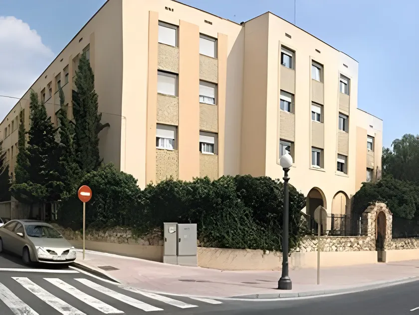 Residencia Universitaria Resa Sant Jordi - Image 1