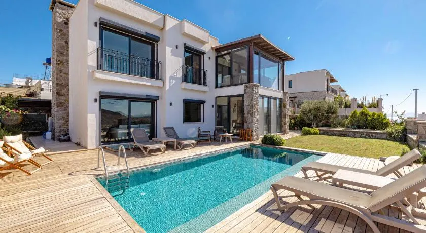Elegant Villa Private Pool & Stunning Views - Image 1