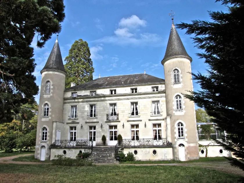 CHATEAU Les VALLÉES - Image 1