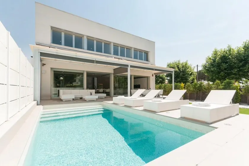 Villa Exclusive Piscine Privée à 30km de Barcelone - Image 1