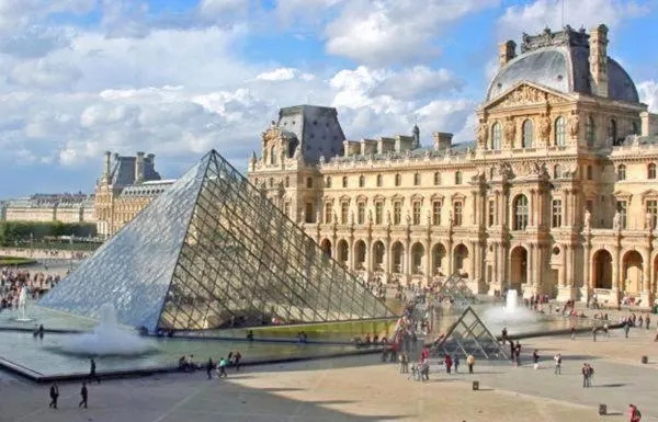 Opera Louvre HolidayApartment - Image 1