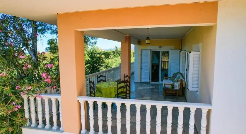 Charming Country House Just Steps from Everything - Image 1