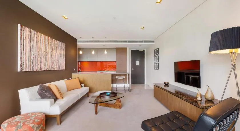 Stylish 1 bdrm Camperdown - Car park, Gym & Pool - Image 1