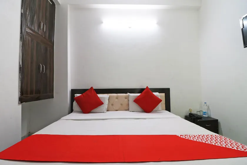 OYO 49486 Star Rooms - Image 1