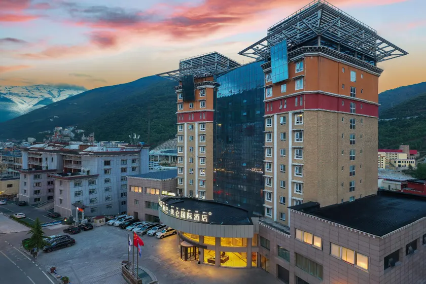 Grand Madison Hotel Kangding New City Kamba - Image 1