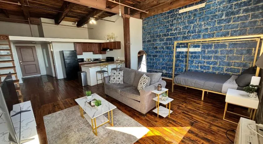 420 Friendly Industrial Loft Near Downtown Detroit - Image 1