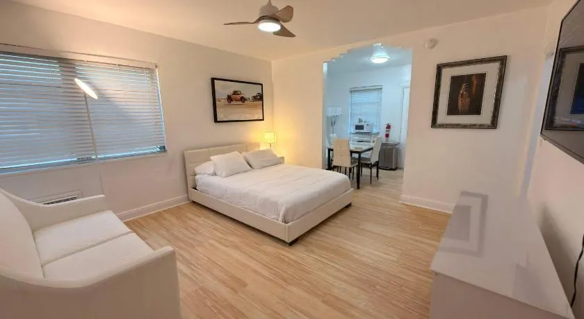Cozy 1BR Beach Apartment Walk to Miami Beach - Image 1