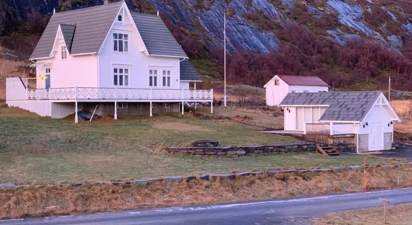 Nydelig landsted på vakre Nesland i Lofoten - Image 1