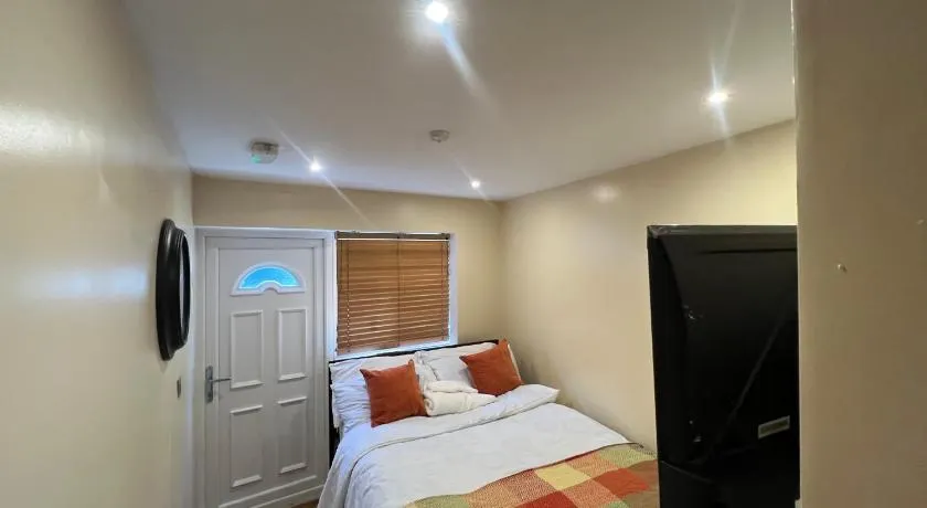Leavesden Harry Potter Tour Accommodation - 5 mins away - Image 1
