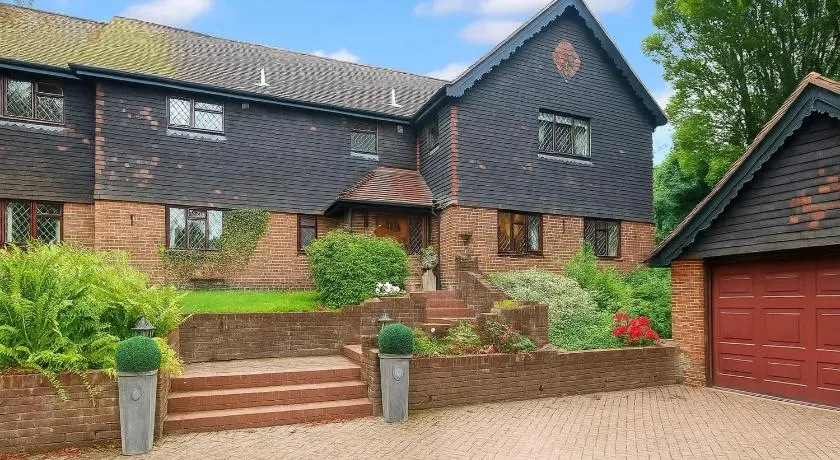 Maison spacieuse pour famille près de Brighton avec jardin - Image 1