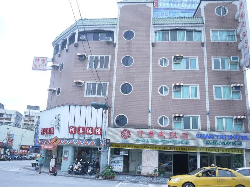 Chantai Hotel - Image 1