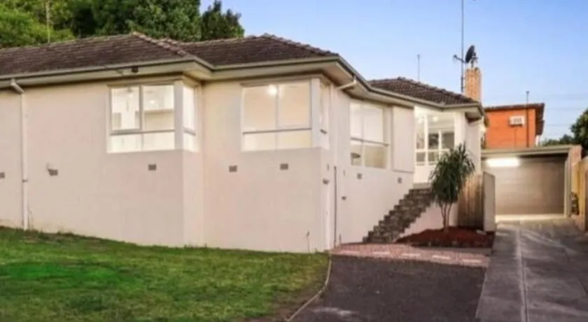 Doncaster Westfiled House 4BD - Image 1