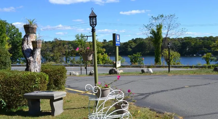Mount Holyoke Inn - Image 1
