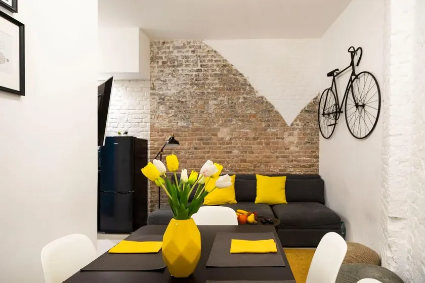 Cosy Three BR Two BTH plus AC plus Self CheckIn plus Street Parking - Image 1