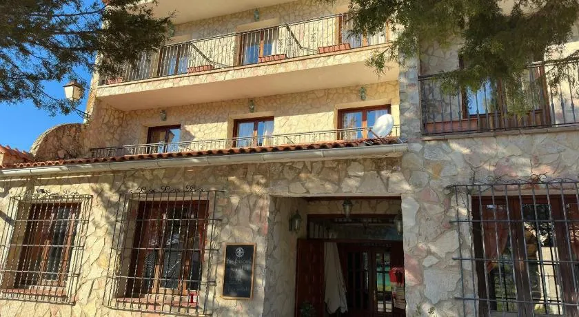 Hotel Restaurante Rio Cuervo - Image 1