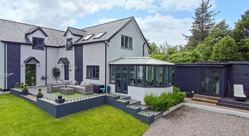 Brae Hoose - Image 1