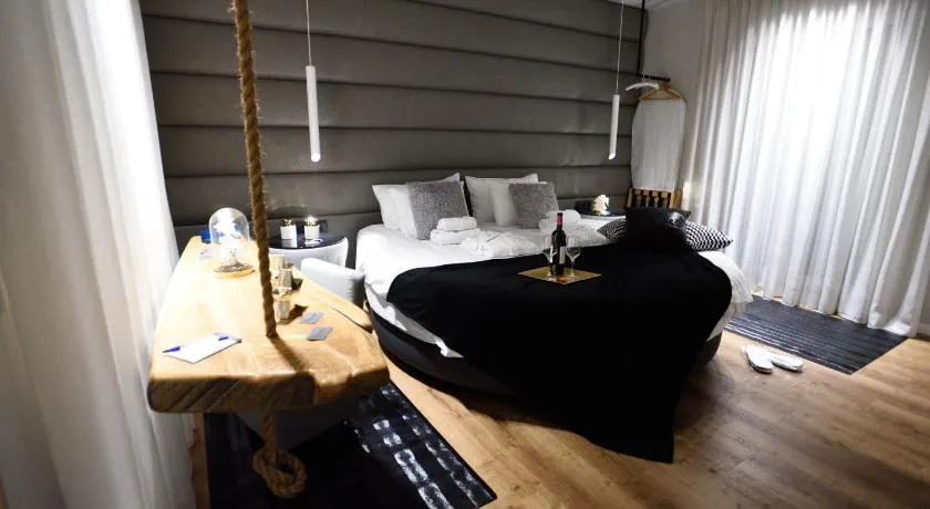 Magnifique Luxury Suites - Image 1