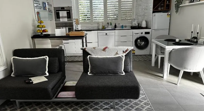 Luxury Boutique Self Contained Private Granny Flat - Image 1