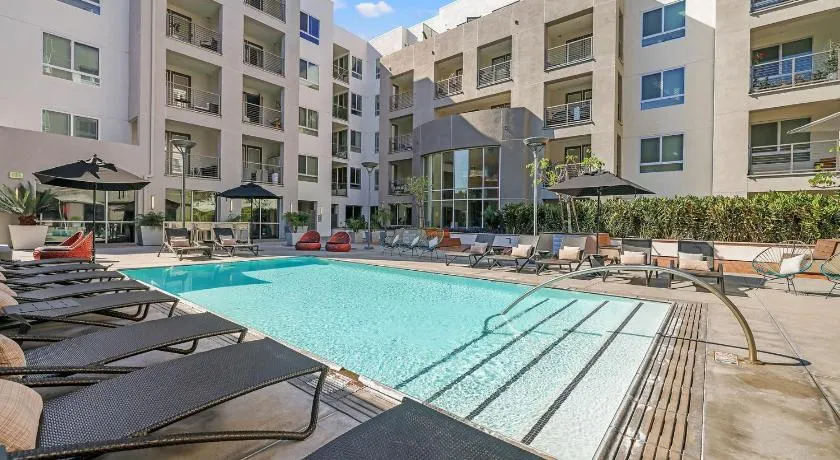West Hollywood Chic Apartment - Image 1