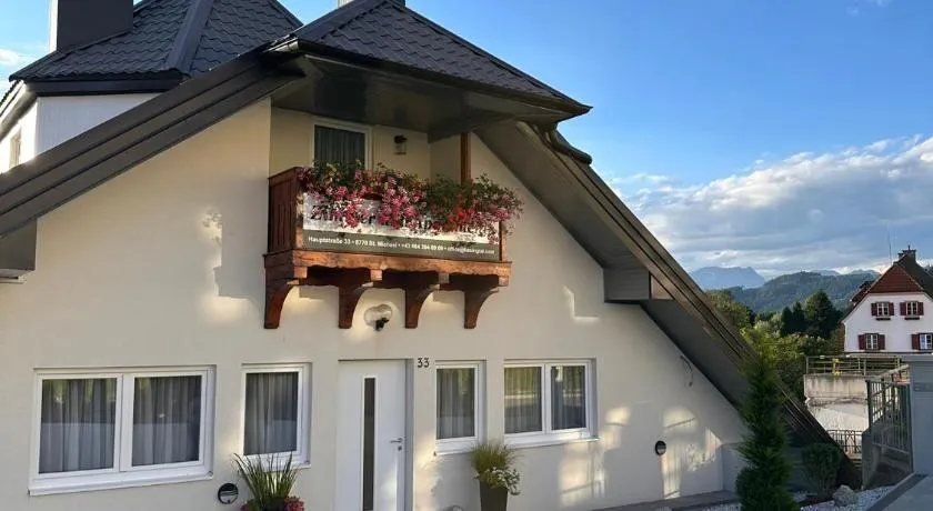 LISINGTAL COSY & COMFORT DOUBLE ROOMS Exit St Michael A9 S36 - Image 1