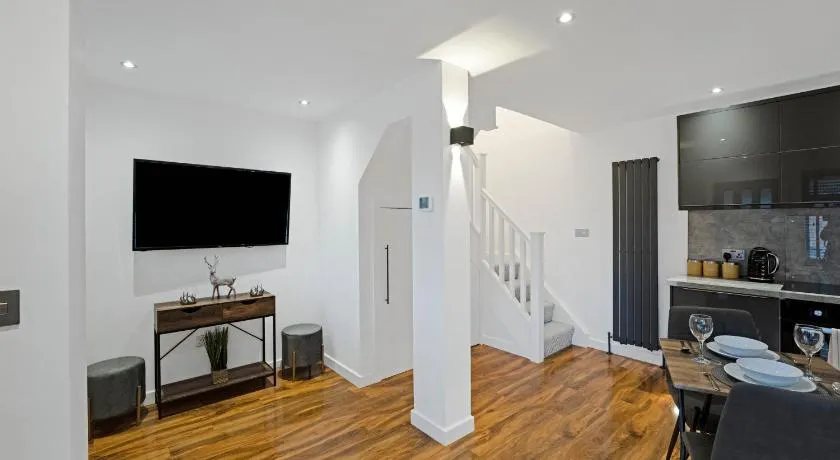 Pitcorthie House - Image 1