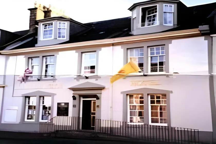 Harbourside Hotel - Image 1