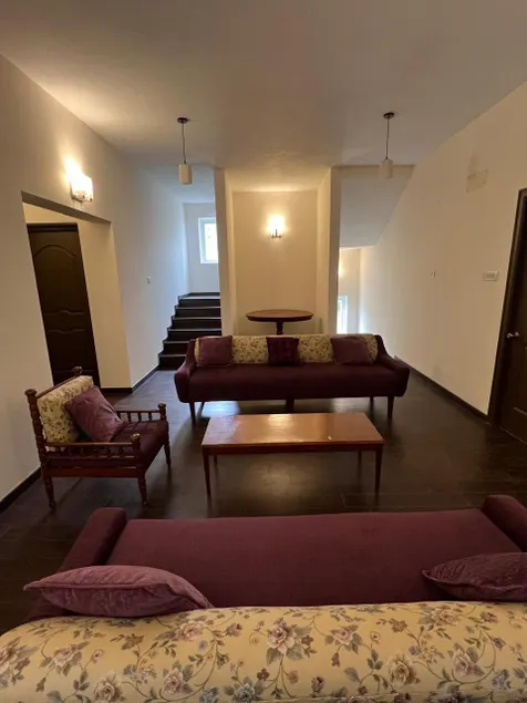 Luxurious 4BR CottageScenic - Image 1