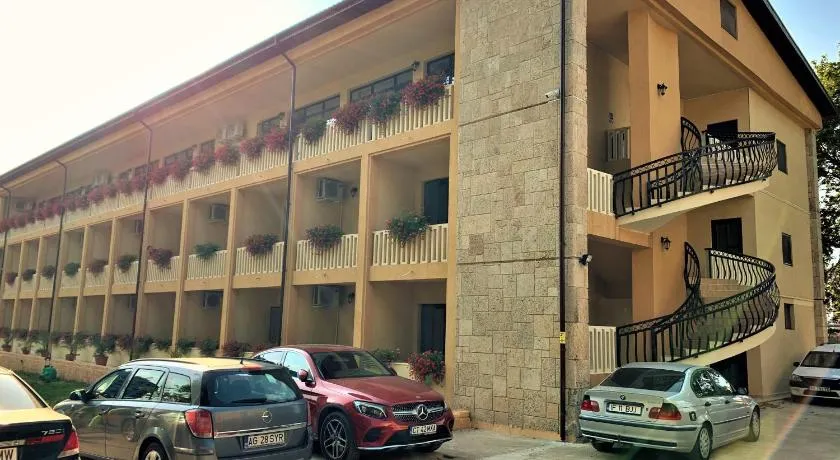 Hotel Pinguin - Image 1
