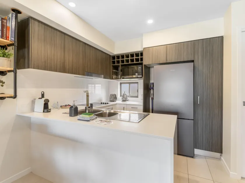 Close to Airport, Cafes, Train & Boondall Wetlands - Image 1